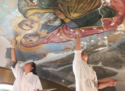 Lucrări de înfrumuseţare la paraclisul Facultăţii de Teologie Ortodoxă din Bucureşti