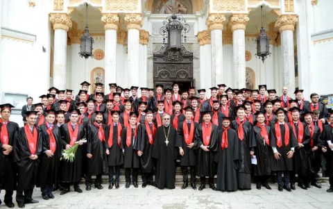 Dinamizarea vieţii parohiale prin misiunea Facultăţilor de Teologie
