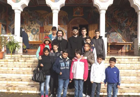 Pelerinaj în Prahova pentru 14 copii şi tineri instituţionalizaţi