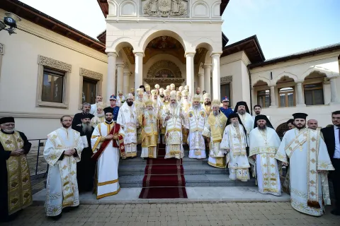 Pelerini pe Colina Bucuriei la Sărbătoarea Sf. Dimitrie cel Nou, Ocrotitorul Bucureştilor