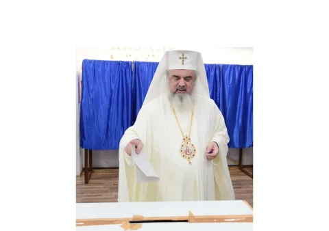 Patriarhul României a votat la secția 644 din București