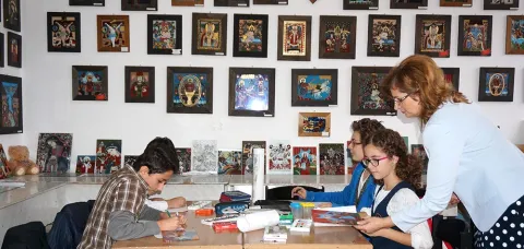 Expoziţie de icoane la Liceul „Decebal“ din Capitală