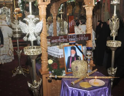 UN IERARH ÎNŢELEPT, HARNIC ŞI DARNIC Arhiepiscopul EFTIMIE al Romanului şi Bacăului (1914 - 2014)