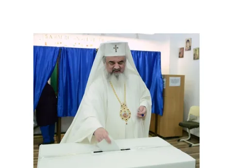 Patriarhul României a votat la secția 644 din Bucureşti