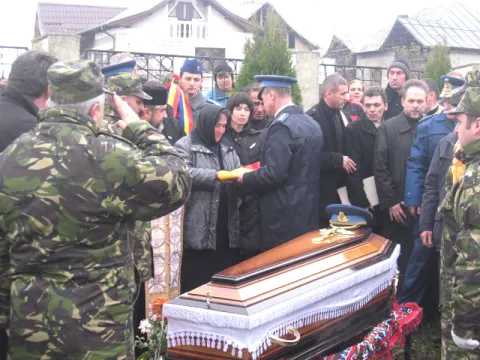 Mesaj de condoleanţe pentru familiile îndoliate ale militarilor trecuţi la Domnul în accidentul aviatic din jud. Sibiu