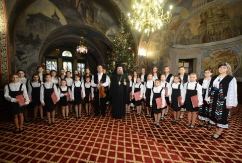 Colindători din Vaslui şi Bucovina la Reşedinţa Patriarhală