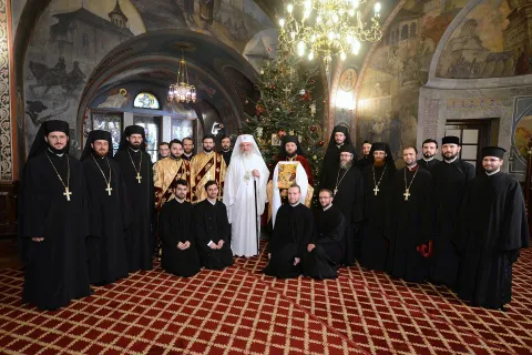 Slujitorii Catedralei Patriarhale cu icoana Nașterii Domnului la Reședința Patriarhală