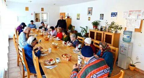 Biserica, inima în jurul căreia se adună satul