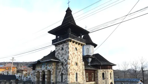 Cărările care unesc oamenii la Pietriceaua