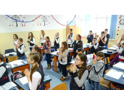 Curtea Constituţională recunoaşte importanţa orei de Religie şi implicit încurajează participarea elevilor la aceasta