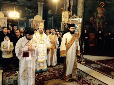 Slujire arhierească la Mănăstirea Pasărea
