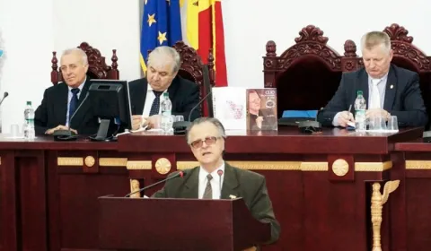 „Şcoala nu-şi poate reveni fără apel la vechile ei tradiţii“ - Dialog cu academicianul Alexandru Zub, director onorific al Institutului de Istorie „A.D. Xenopol“ Iaşi