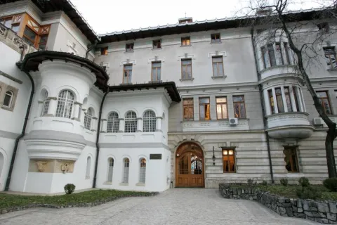 Expoziţie de veşminte, podoabe săseşti şi tablouri