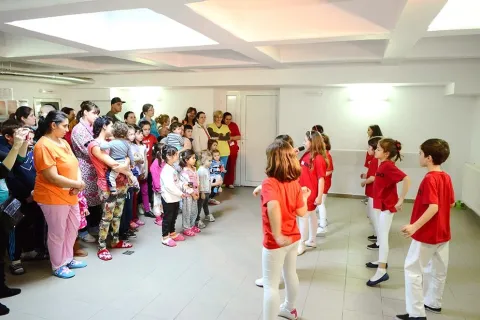 Şcoala „Sfântul Silvestru“ alături de copiii suferinzi