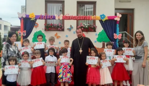 Moment festiv la Centrul social de zi din cadrul Parohiei Brâncuşi