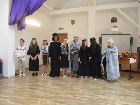 Piesa de teatru “Şcoala călugăriei” pune în valoare proiectul “Personalităţi şi locuri valoroase de lângă şcoala/biserica ta"