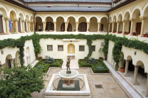 Altarul de vară al Reşedinţei Patriarhale