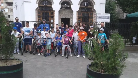 Copii şi Biciclete la Olari