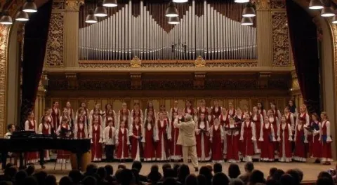 Corul Symbol participă la un concurs internațional