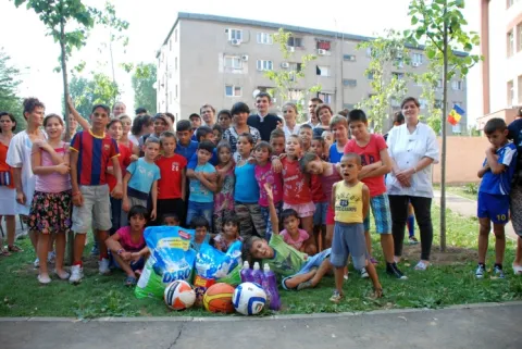 Clipe de bucurie pentru copiii instituţionalizaţi