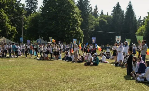 Educația tineretului trebuie să fie o prioritate constantă