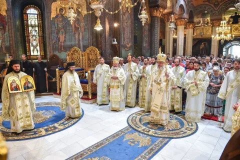Iubirea milostivă a lui Dumnezeu pentru întreaga umanitate este mai tare decât răutatea demonilor şi viclenia oamenilor