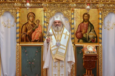 „Sfânta Cruce este lumină şi binecuvântare pentru viaţa creştină”