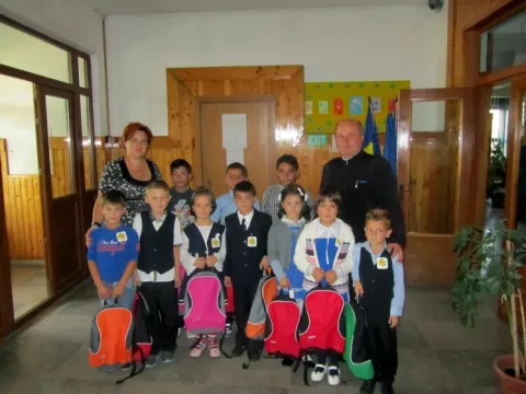 Daruri pentru copiii defavorizaţi din Floreşti, Prahova