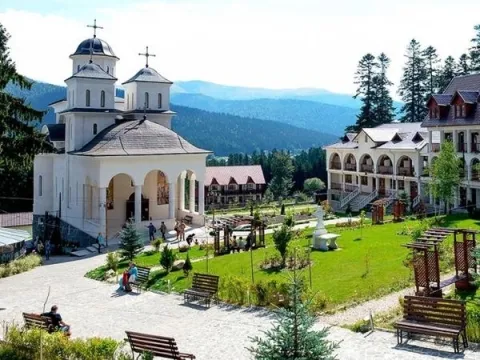 Permanenţa Consiliului Naţional Bisericesc în şedinţă săptămânală de lucru la Mănăstirea Caraiman