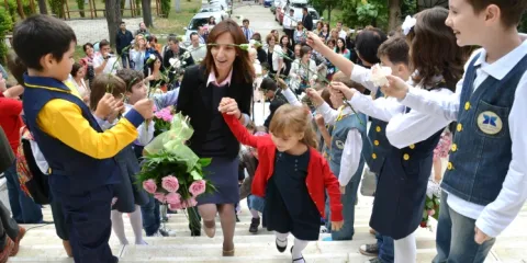 Profesorul de vocaţie, mărturisitor al Iubirii