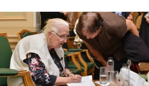 A fost lansată cartea "La bursa adevărului”