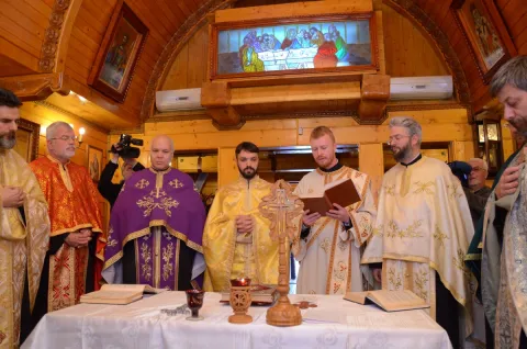 Biserica se roagă pentru persoanele afectate de incendiul de la Clubul Colectiv