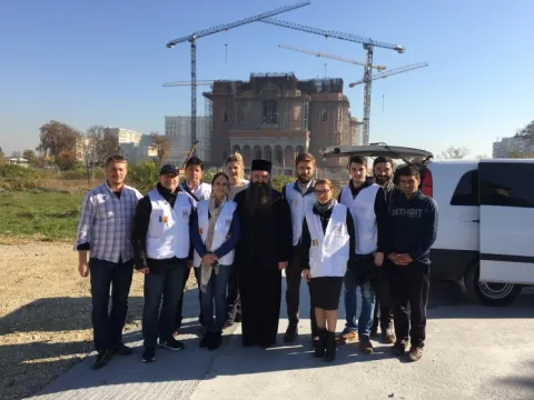 Biserica alături de medici şi pacienţi, în urma incendiului din Capitală