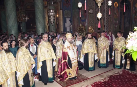 Slujba Privegherii în cinstea Sfântului Ierarh Nectarie, la Mănăstirea Radu Vodă