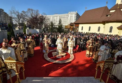 Patriarhul României s-a rugat pentru victimele incendiului din Bucureşti