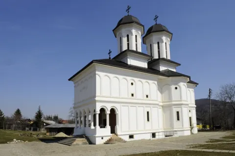 Artele și rugăciunea se împletesc la Câmpina