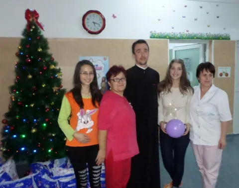 60 de copii internaţi în spitalul de pediatrie din Ploieşti au primit daruri