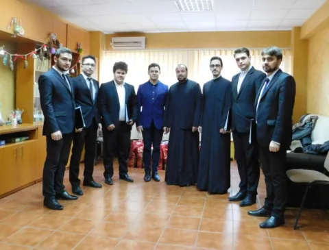 Colinde pentru vârstnicii din cadrul Complexului de Servicii Sociale „Floare Roşie”