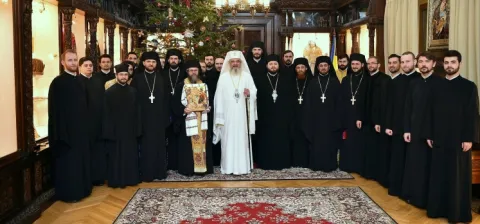 Slujitorii Catedralei Patriarhale cu icoana Nașterii Domnului la Reședința Patriarhală