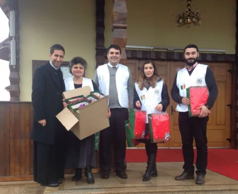 Daruri pentru copiii defavorizaţi din com. Glina din partea Voluntarilor de la Paraclisul Catedralei Mântuirii Neamului