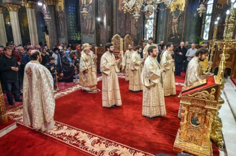 „Prin Biserică şi prin slujitorii ei ni se transmite binecuvântarea de la Dumnezeu”