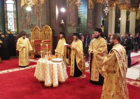 Parastas pentru Patriarhul Teoctist şi pentru cei decedaţi în accidentul rutier de la Ploieşti