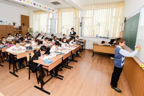 Disoluţia memoriei identităţii ca program educaţional