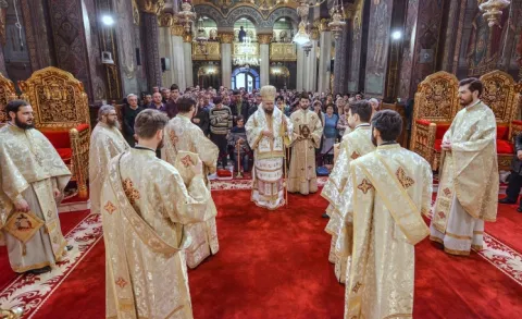 ÎPS Nicolae: „Trebuie să le clădim copiilor noștri o casă părintească și o casă spirituală care este Biserica”
