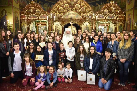 Elevii olimpici la Religie premiaţi de Patriarhul României