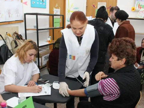 Peste 100 de persoane din localitatea ilfoveană Buriaş au primit consultaţii gratuite