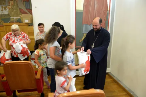 Cadouri pentru copii defavorizați din Sectorul 3 Capitală