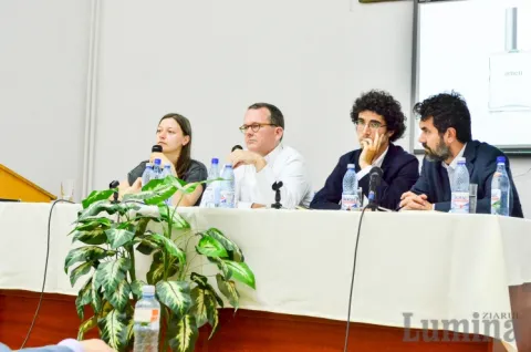 Profesorul Read Schuchardt în dialog cu studenții teologi