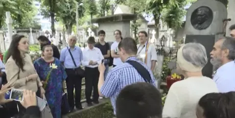 Eminescu omagiat prin cântec și poezie la Cimitirul Bellu