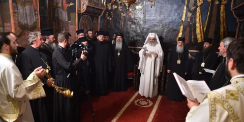 Rugăciune la întoarcerea din Creta. Patriarhul Daniel: „Să ne dăruim toată forța, convingerea și iubirea pentru a face cunoscută Ortodoxia în lume!”